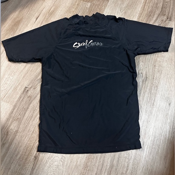 Black Surf Gear Swim and Surf T-Shirt Size XL - Picture 1 of 3